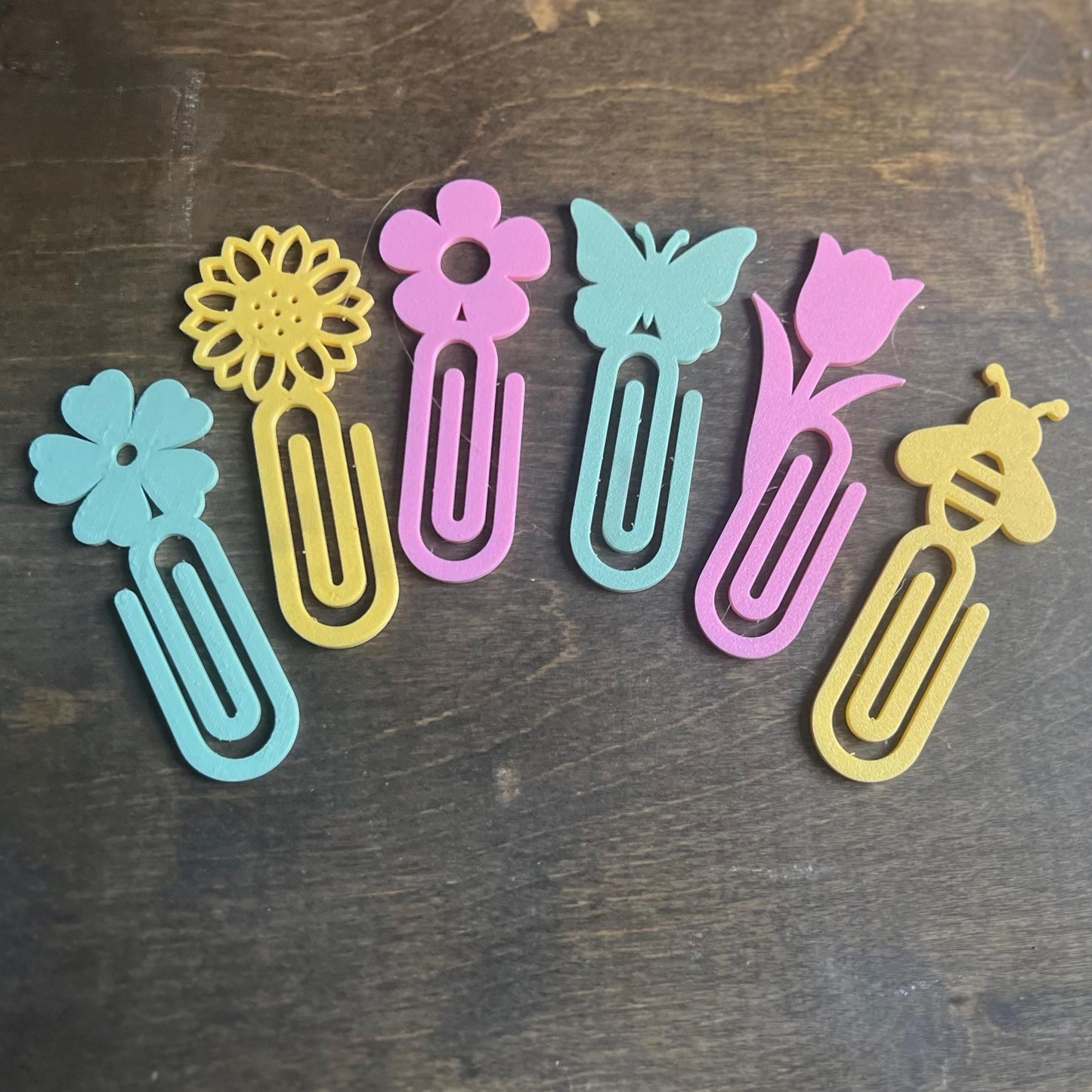 3D Spring Bookmark STL Design – Floral Bookmark , Printable Designs with Flowers, Bee, and Butterfly Themes